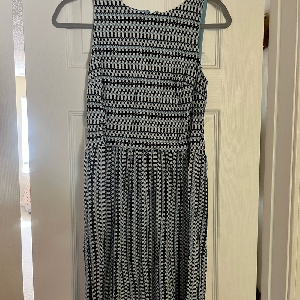 Black and White Sleeveless Dress